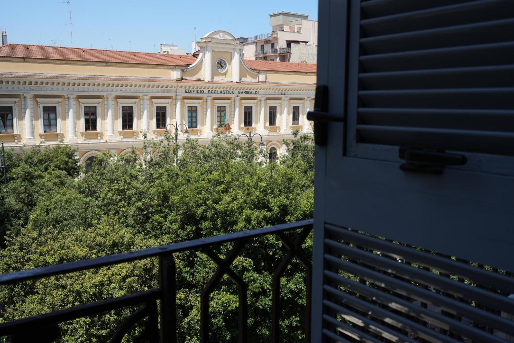 Palazzo Manzoni Apartments Bari Esterno foto